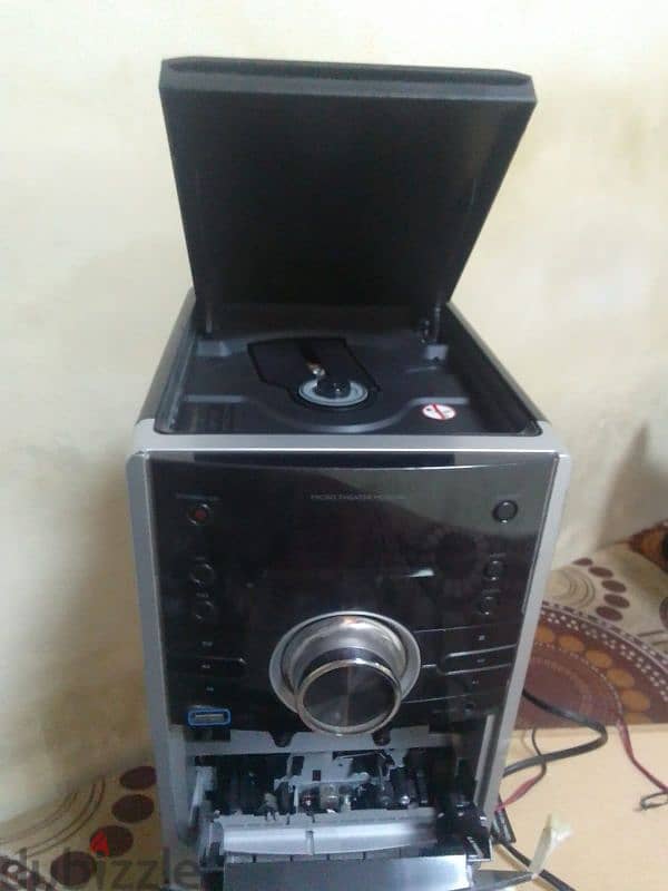 urgent sale philips micro homethather. . . 2