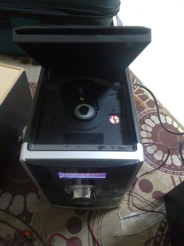 urgent sale philips micro homethather. . . 3