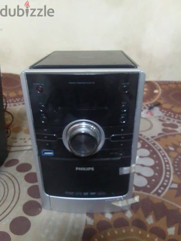 urgent sale philips micro homethather. . . 4