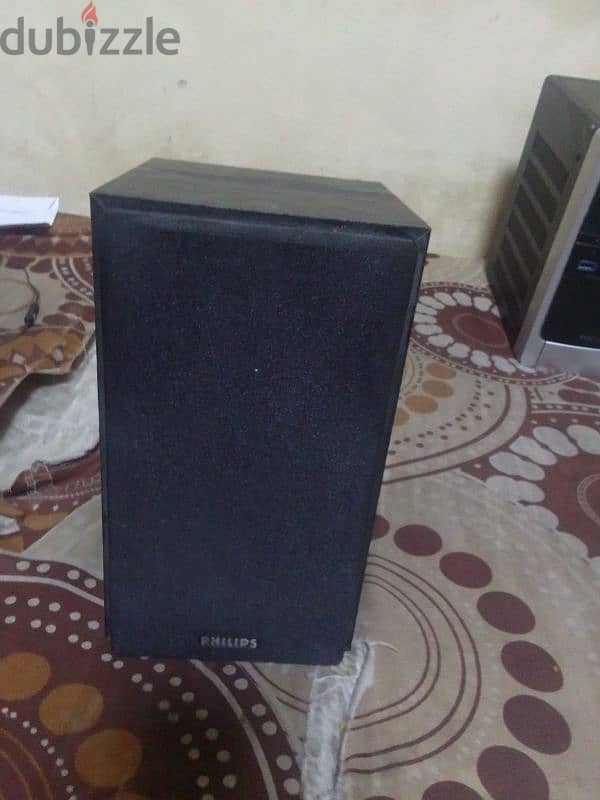 urgent sale philips micro homethather. . . 5