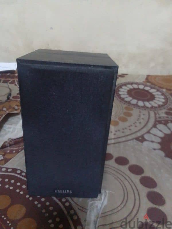 urgent sale philips micro homethather. . . 6