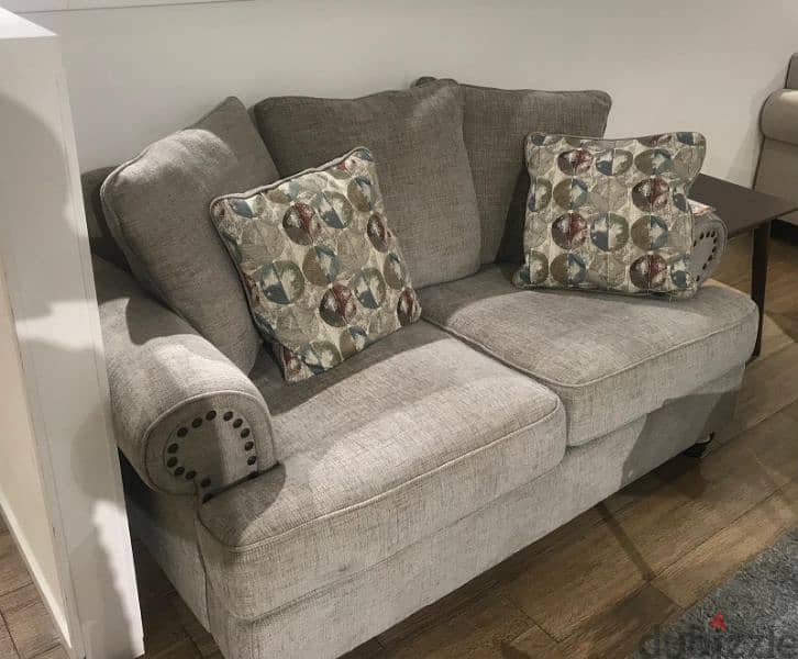 sofa set (Home r us) 3