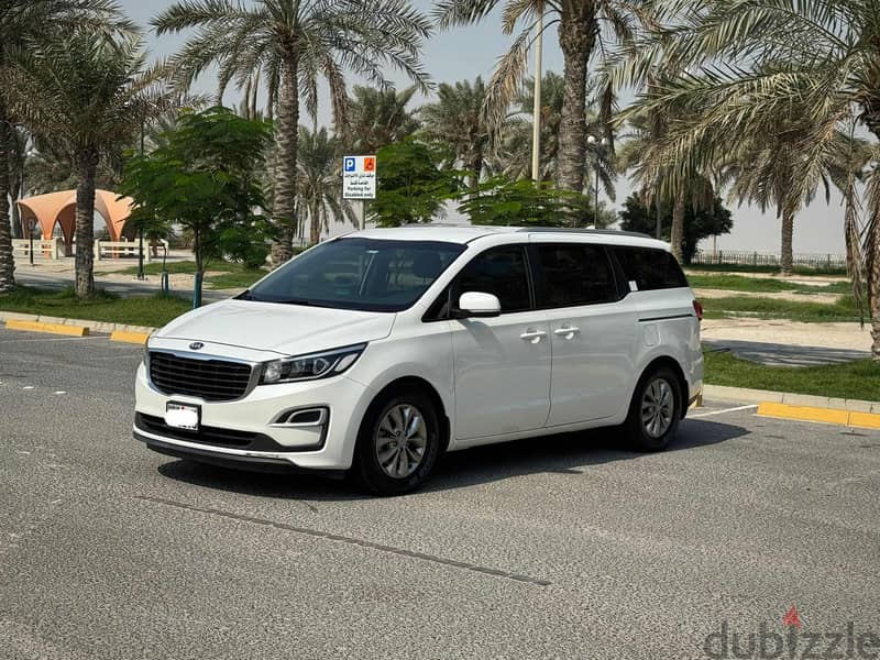 Kia Carnival 2020 white 1