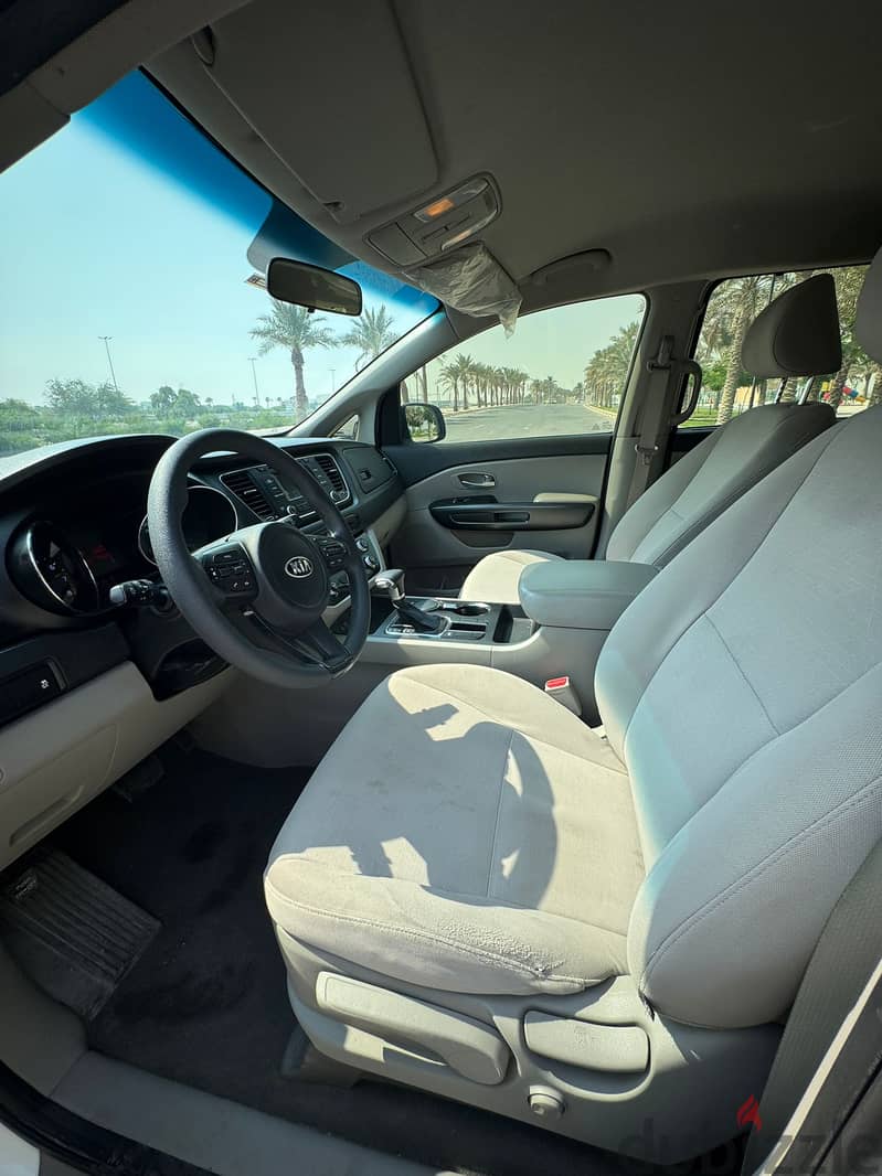 Kia Carnival 2020 white 3