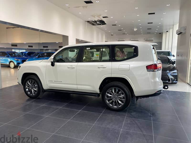 Toyota Land Cruiser GXR 2024 (White) 5