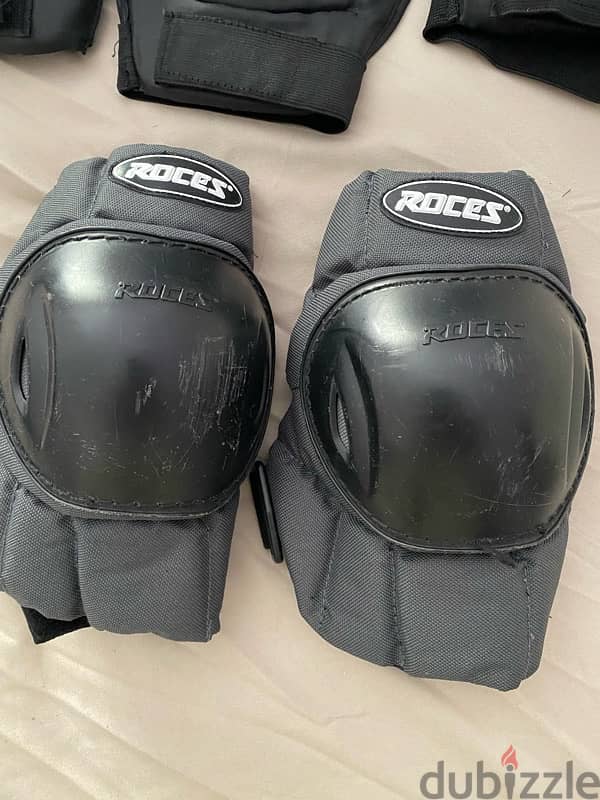 3 Razor Youth Bike Helmets and knee guards 10