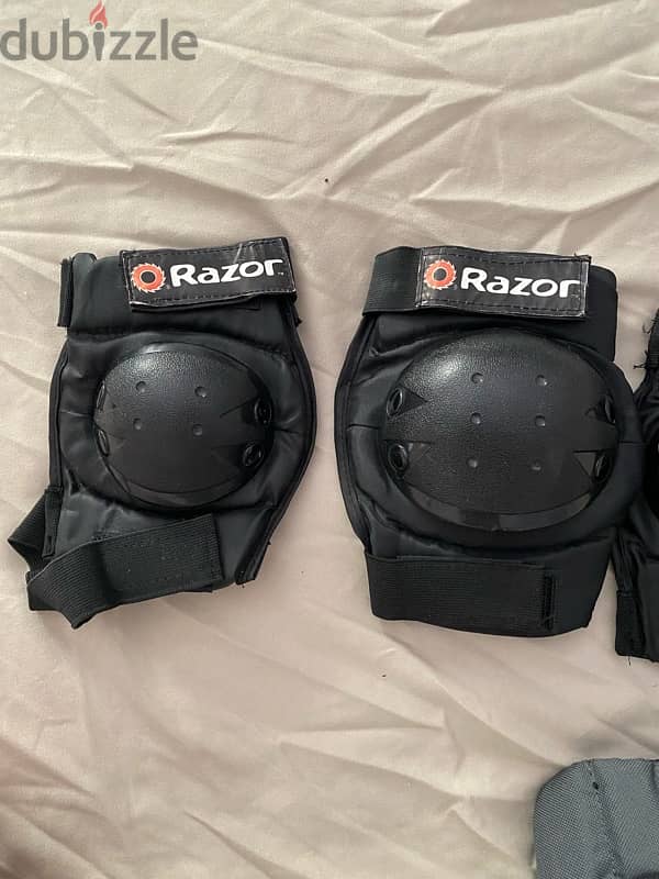 3 Razor Youth Bike Helmets and knee guards 11