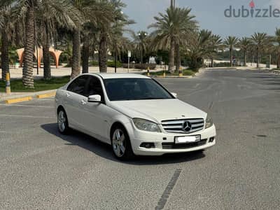 Mercedes-Benz C200 2011 white