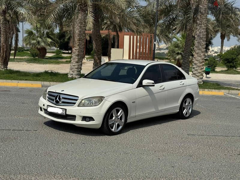 Mercedes-Benz C200 2011 white 1