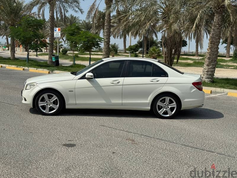 Mercedes-Benz C200 2011 white 2