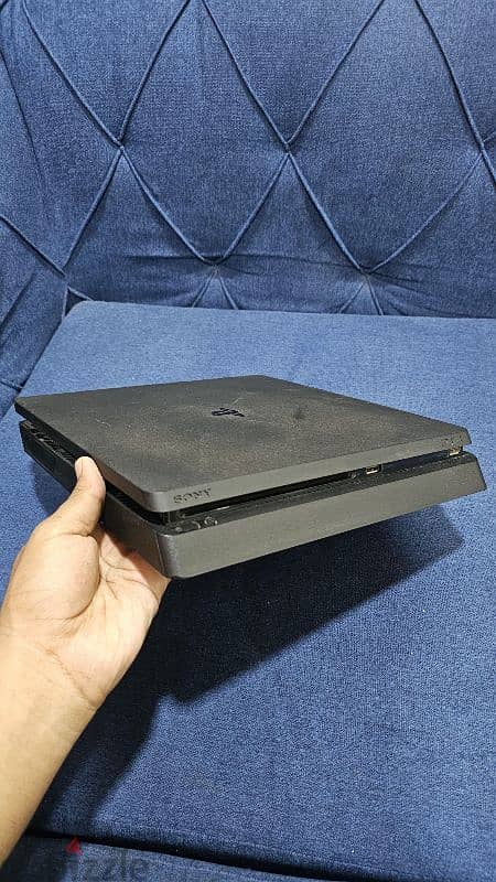 2020 Ps4 500 GB Slim with 6 GAMES and ORGINAL controller 2