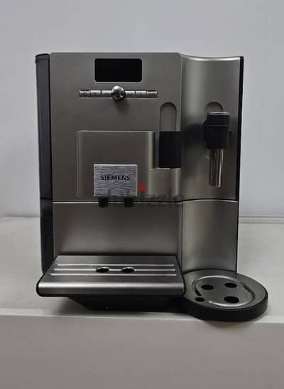 SIEMENS COFFEE MACHINE EQ. 7 for just 250Bd