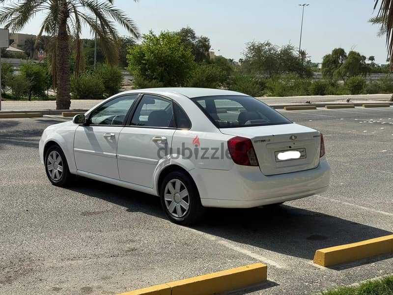 Chevrolet Optra 2011 white 5