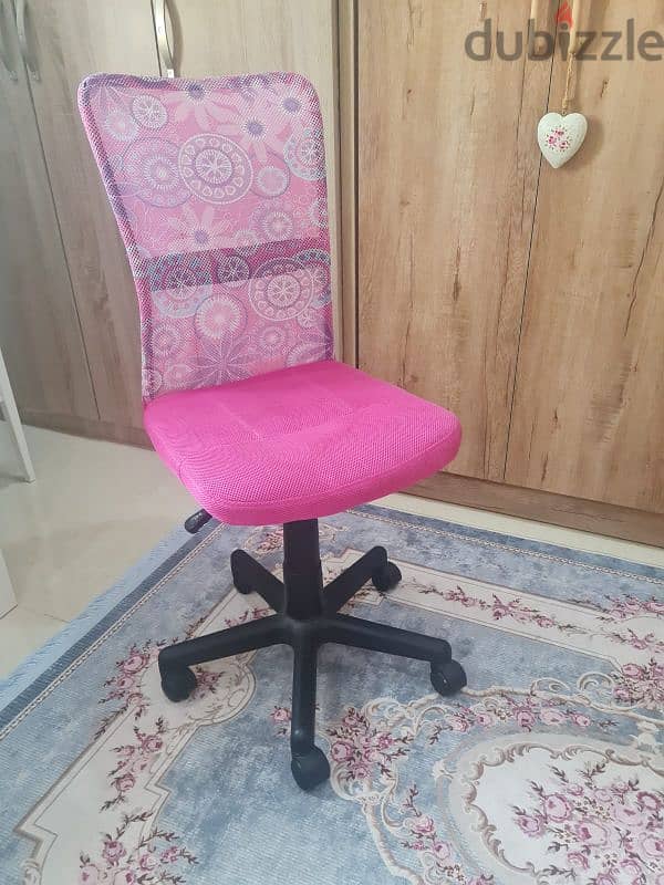 Office chair 0