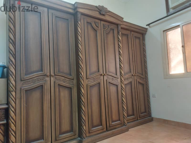 6 Doors warddrobe / coupboard with - Very Urgent SALE . . . !!! 1