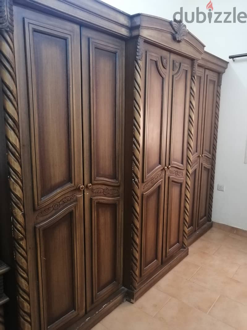 6 Doors warddrobe / coupboard with - Very Urgent SALE . . . !!! 6