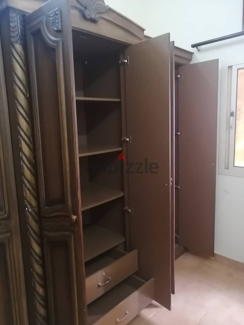 6 Doors warddrobe / coupboard with - Very Urgent SALE . . . !!! 9