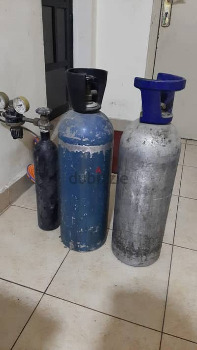 Oxygen Cylinder (CO2) For Sale In good condition