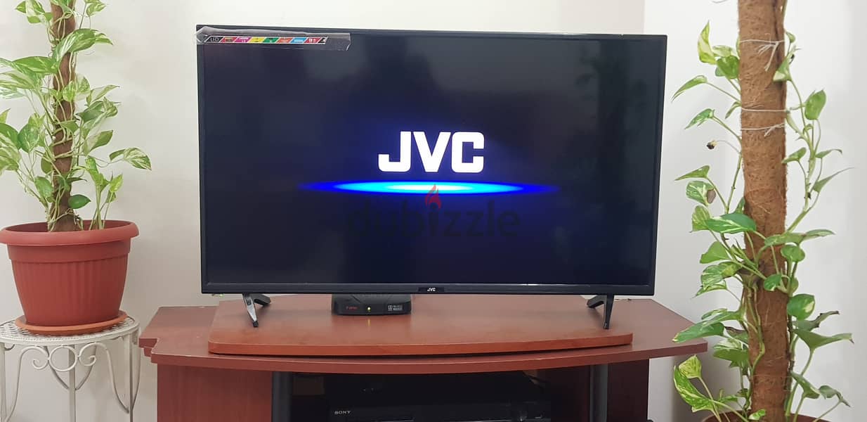 40" LED TV 3