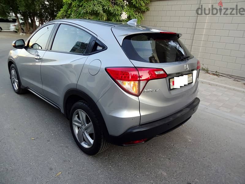 Honda HR-V 1.8 L 2019 Silver Agent Maintained Zero Accident Single Use 4