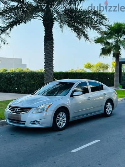 NISSAN ALTIMA 2011 MODEL FULL OPTION CALL OR WHATSAPP ON 33239169