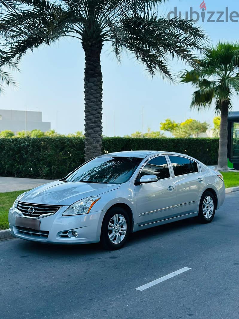 NISSAN ALTIMA 2011 MODEL FULL OPTION CALL OR WHATSAPP ON 33239169 0