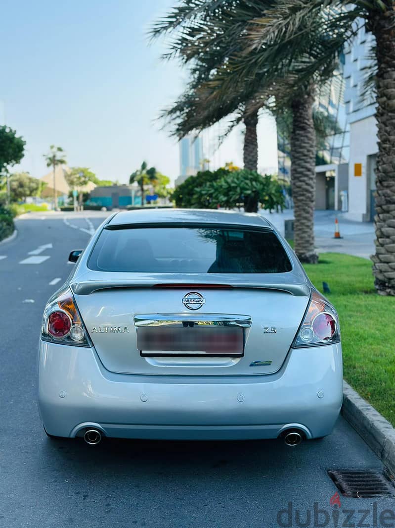 NISSAN ALTIMA 2011 MODEL FULL OPTION CALL OR WHATSAPP ON 33239169 5