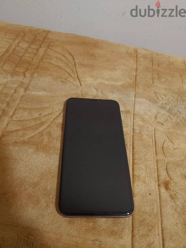 iPhone xs max 64GB in very excellent condition, only the battery excha 2