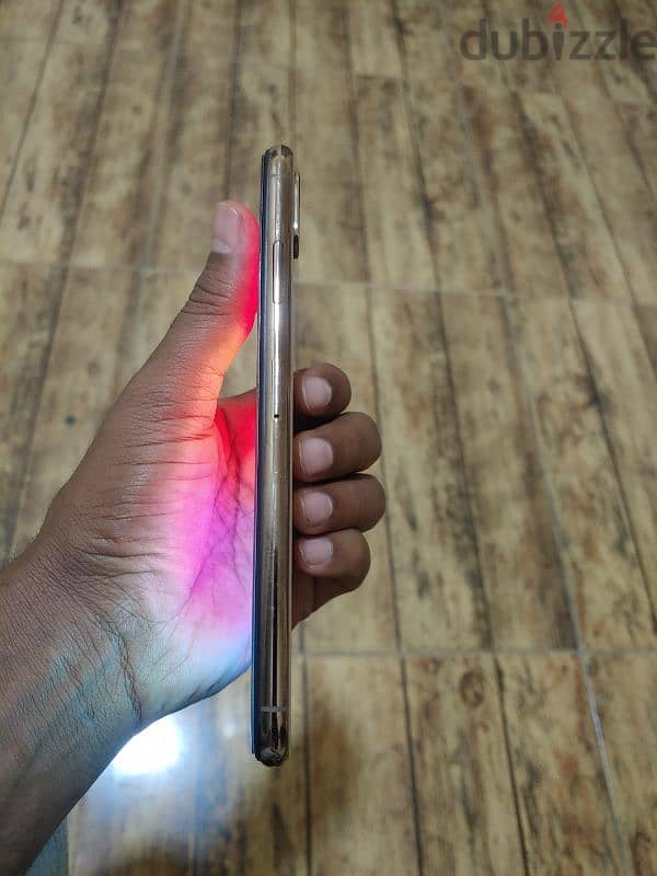 iPhone xs max 64GB in very excellent condition, only the battery excha 3