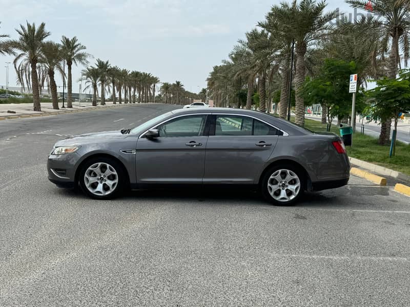 Ford Taurus 2011 grey 1