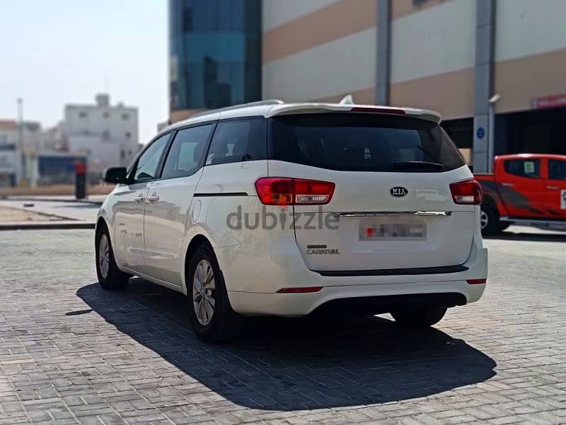 Kia Carnival 2016 V6 3.3L Single Owner 8 Seater SUV Type Car For Sale 4