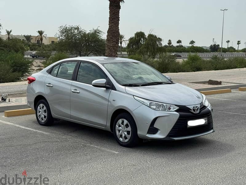 Toyota Yaris 2021 silver 0