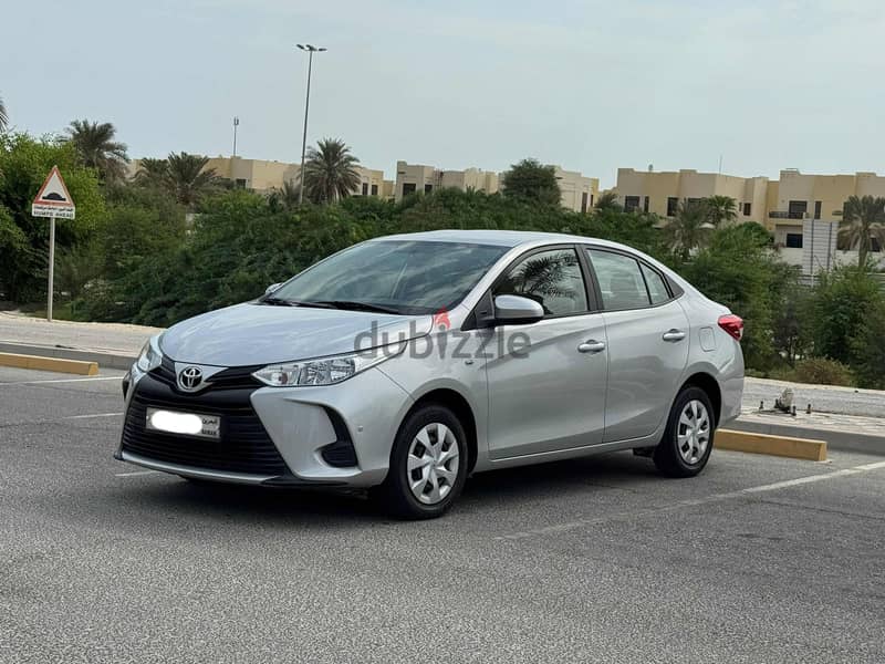 Toyota Yaris 2021 silver 1