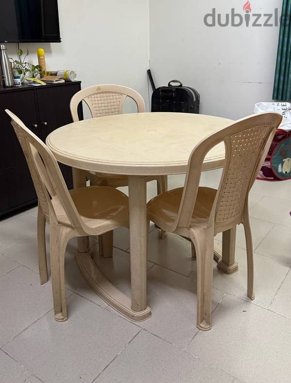 Plastic Dining Table With 3 Chair 1