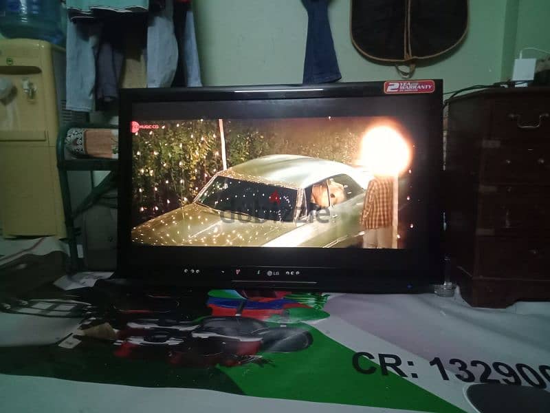 LG 42 INCH LCD TV 5