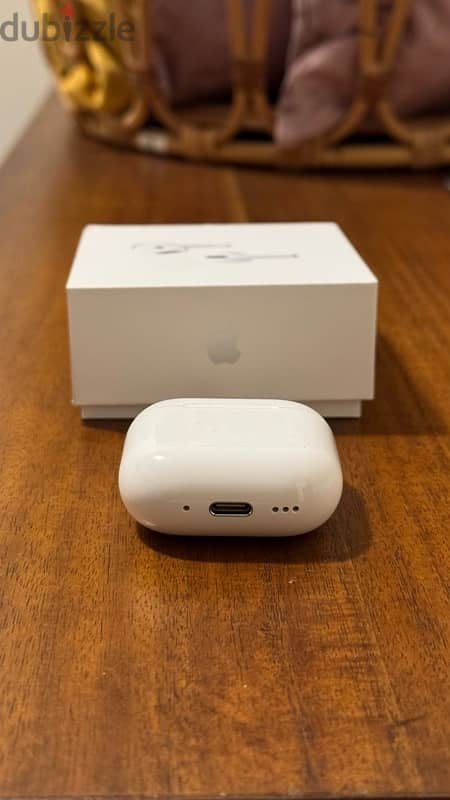 Airpods 4 with Active Noise Cancellation like new 6