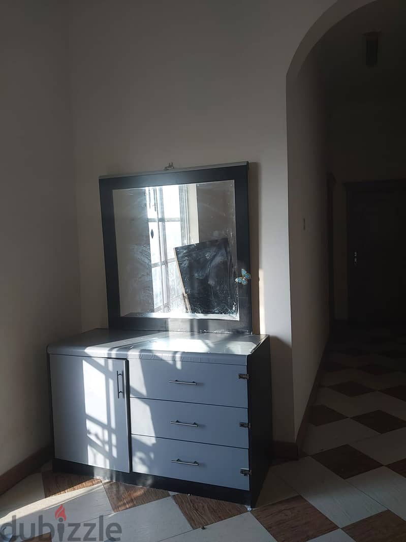 *URGENT SALE* BHD 8 DRESSING TABLE WITHOUT DELIVERY. 0