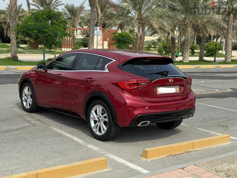 Infiniti Q30 2019 red 5