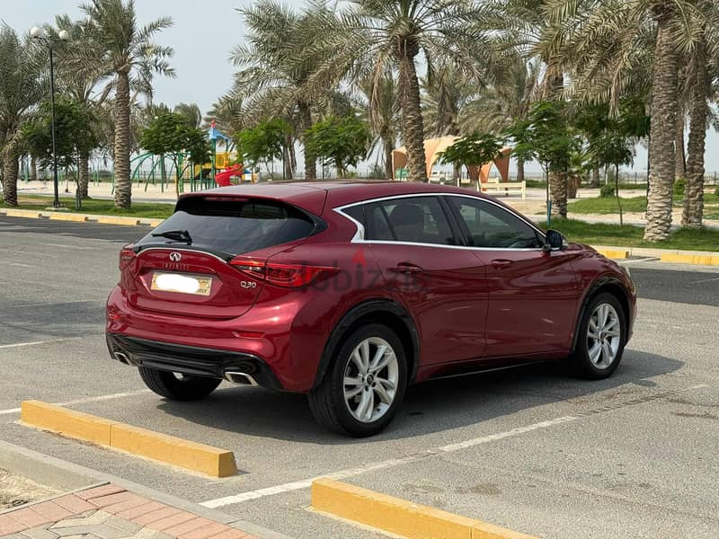 Infiniti Q30 2019 red 6