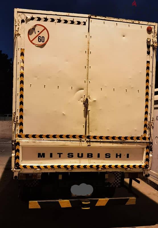 mitsubishi truck 6 weeler 3