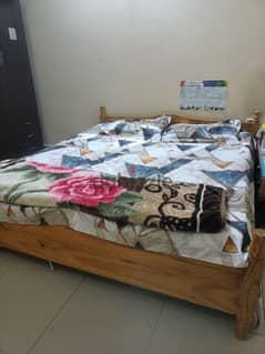 Queen size bed set for sale 0