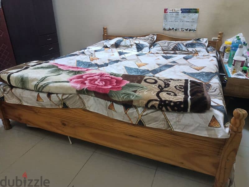 Queen size bed set for sale 1