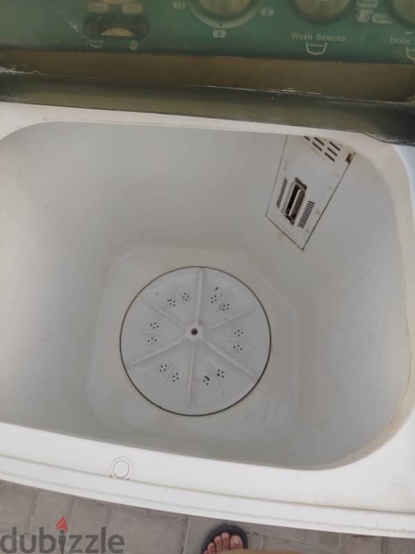 10kg washing mashine available in good condition 22 bd 1