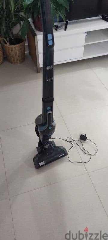 black and dark  wireless vacuum 4