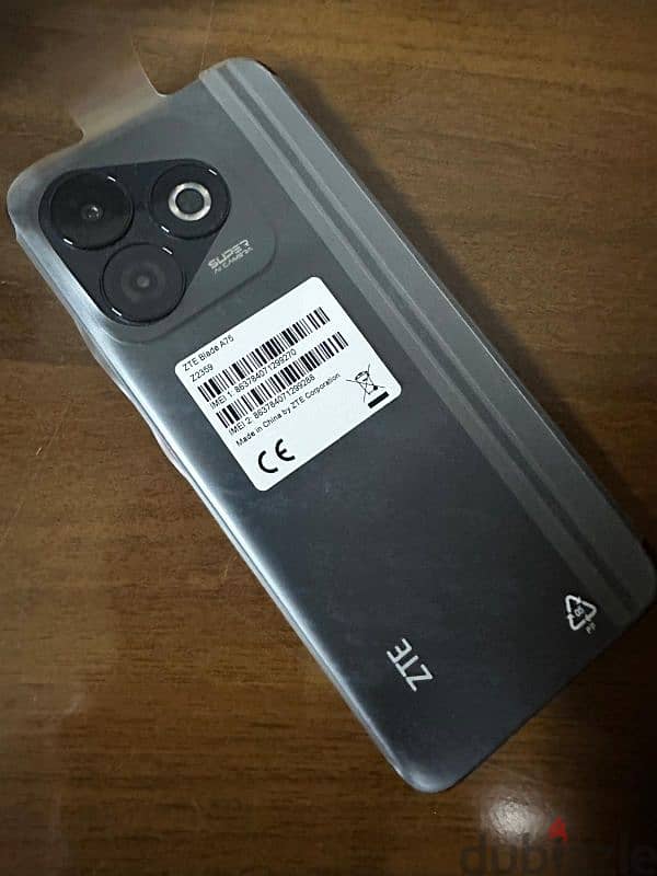 ZTE Blade A75 256GB almost new with Phone Box. Charger and case also 2