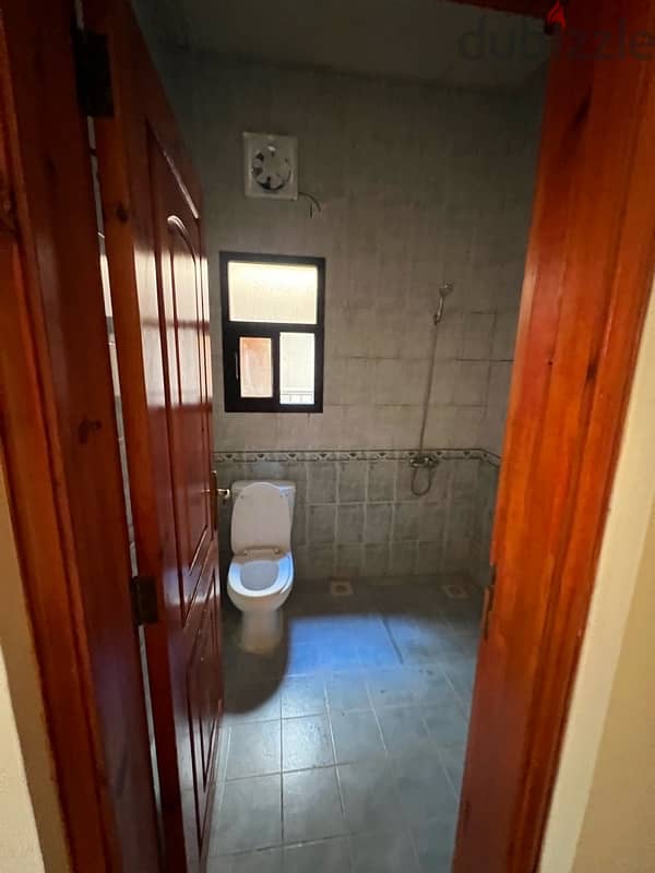 Flat for Rent 2 Bedroom 2 Toilet with balcony near Masjid only 100 BD 6