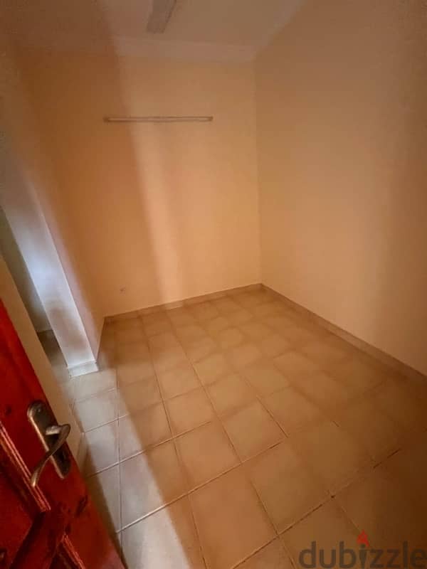 Flat for Rent 2 Bedroom 2 Toilet with balcony near Masjid only 100 BD 12