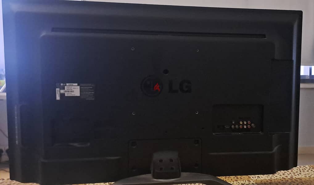 LG FHD TV 42 inch LED 1