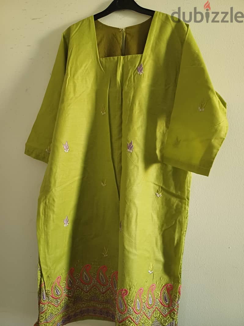 Beautiful lime green kurthi with dupatta. 10bd 0