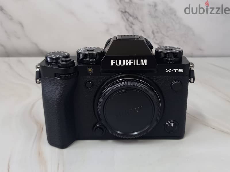 Brand New Fujifilm XT5 40 Megapixel Hybrid Camera Body For Sale 0